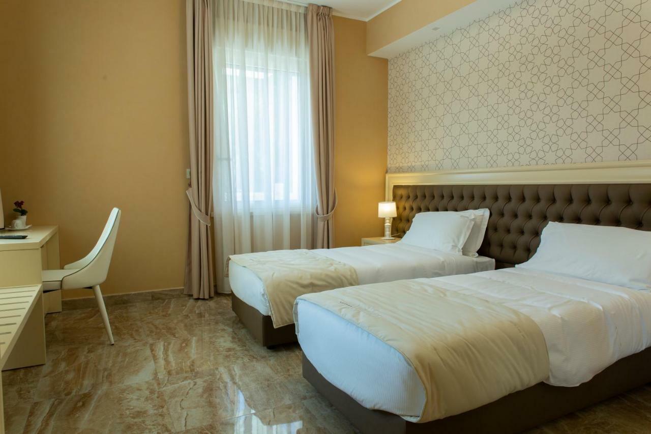 Aurum Suites Pescara Bagian luar foto