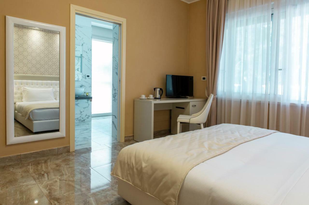 Aurum Suites Pescara Bagian luar foto