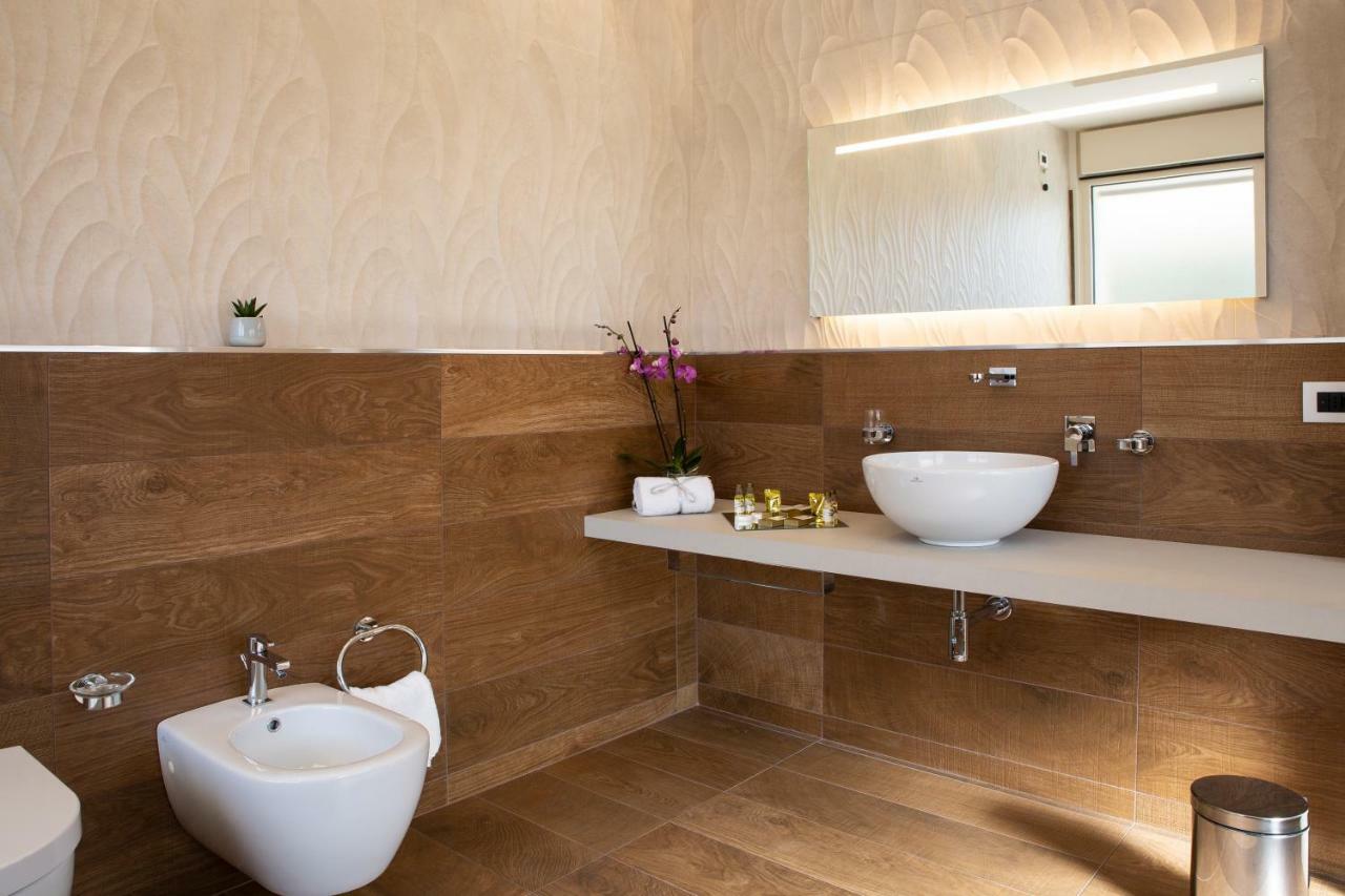 Aurum Suites Pescara Bagian luar foto